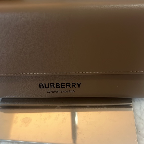 Burberry Sunglassess - Picture 5 of 7